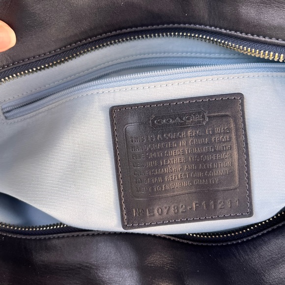 Large Blue Vintage Coach Leatherware Hampton Tote in Nubuck leather - Picture 12 of 16